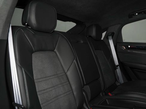 Used 2025 Porsche Cayenne Turbo GT AWD/4WD image 39