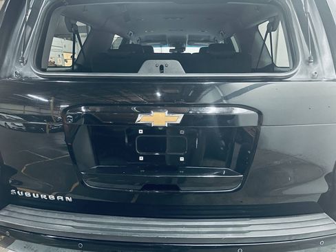 Used 2018 Chevrolet Suburban LT AWD/4WD image 14