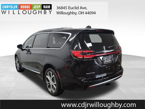 New 2026 Chrysler Pacifica Pinnacle image 6
