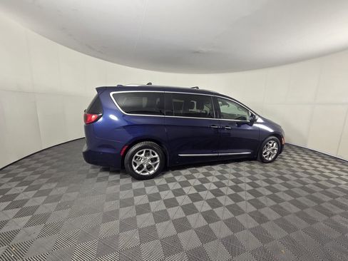 Certified 2018 Chrysler Pacifica Limited w/ Advanced Safetytec Group image 5