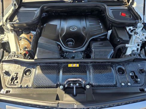 Used 2023 Mercedes-Benz GLS 450 4MATIC image 10