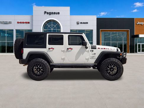 Used 2016 Jeep Wrangler Unlimited Rubicon w/ Connectivity Group AWD/4WD image 7