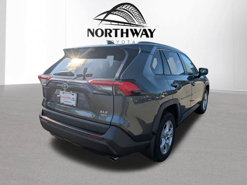 Used 2021 Toyota RAV4 XLE w/ Convenience Package AWD/4WD image 3