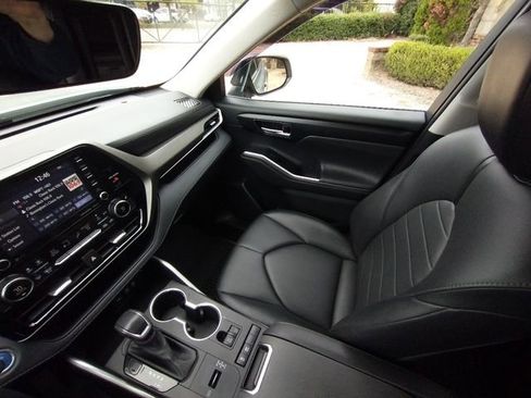 Used 2020 Toyota Highlander XLE image 51