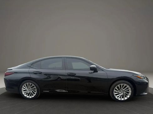 Used 2020 Lexus ES 300h w/ Accessory Package FWD image 4