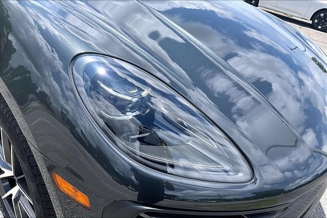 Used 2025 Porsche Macan AWD/4WD image 31