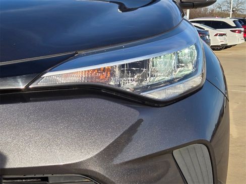 Used 2021 Toyota C-HR XLE image 31