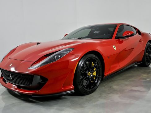Used 2018 Ferrari 812 Superfast RWD image 5