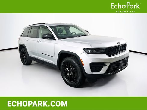 Used 2024 Jeep Grand Cherokee Altitude image 1