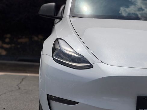 Used 2023 Tesla Model Y Long Range AWD/4WD image 4