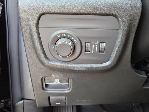 New 2026 Jeep Grand Cherokee Altitude RWD image 25