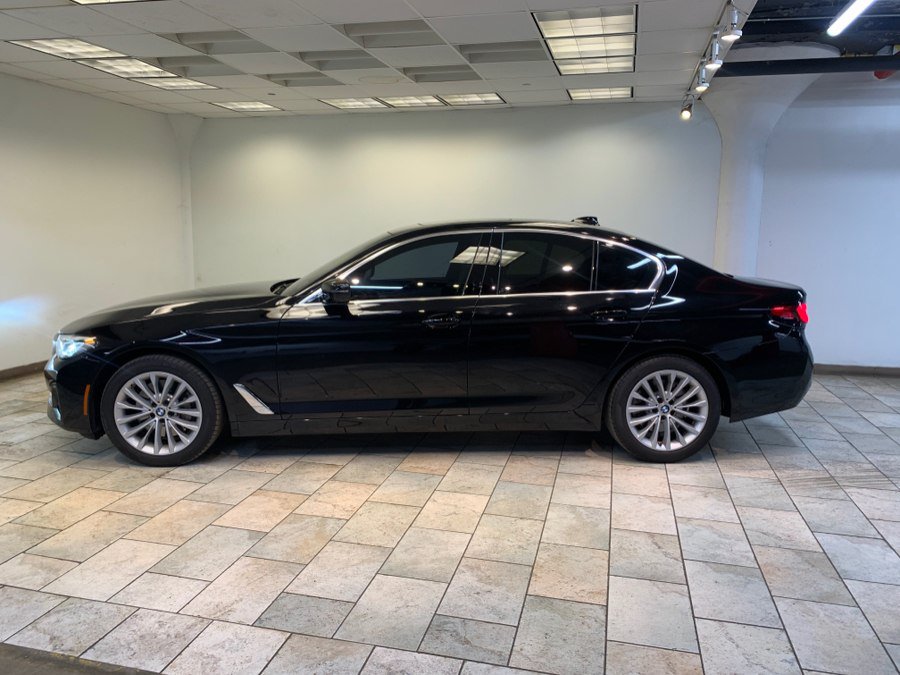 Used 2023 BMW 530i w/ Premium Package RWD image 4