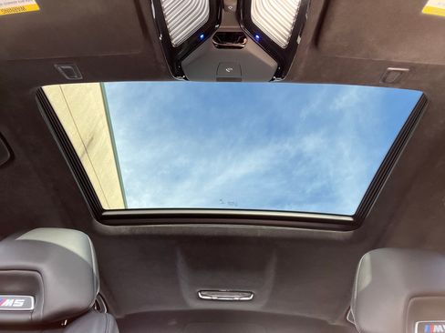 Used 2022 BMW M5 image 14