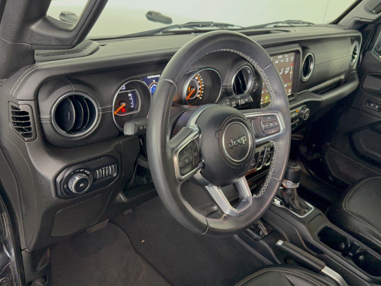 Used 2022 Jeep Wrangler Unlimited Sahara w/ LED Lighting Group AWD/4WD image 4