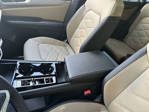 New 2026 Volkswagen Atlas Cross Sport SE image 21