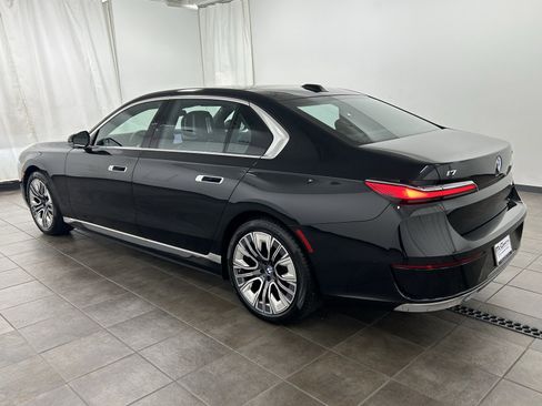 Used 2024 BMW i7 eDrive50 image 3