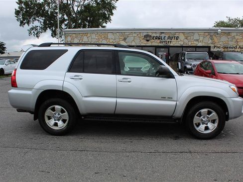 Used 2007 Toyota 4Runner SR5 AWD/4WD image 8