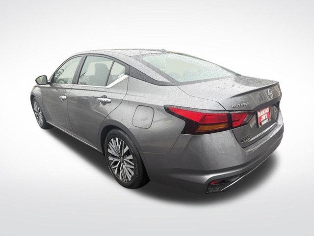 Used 2023 Nissan Altima 2.5 SV w/ SV Premium Package FWD image 3