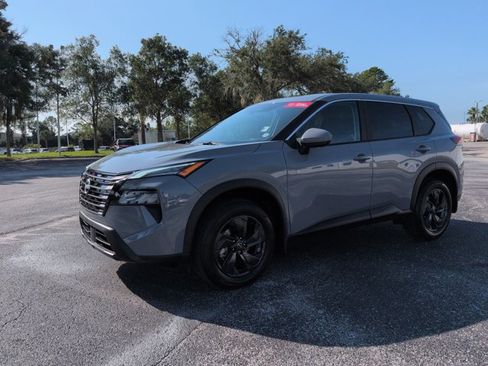 Certified 2026 Nissan Rogue SV FWD image 8