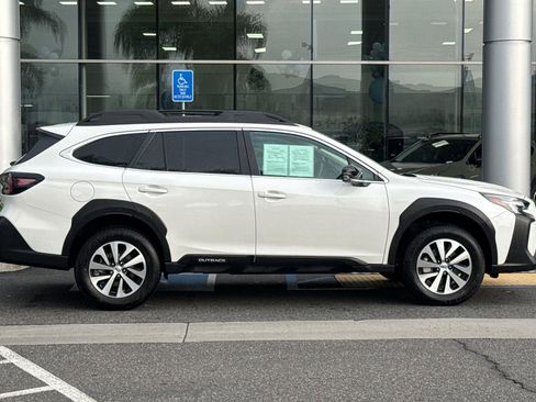 Used 2025 Subaru Outback Premium image 3