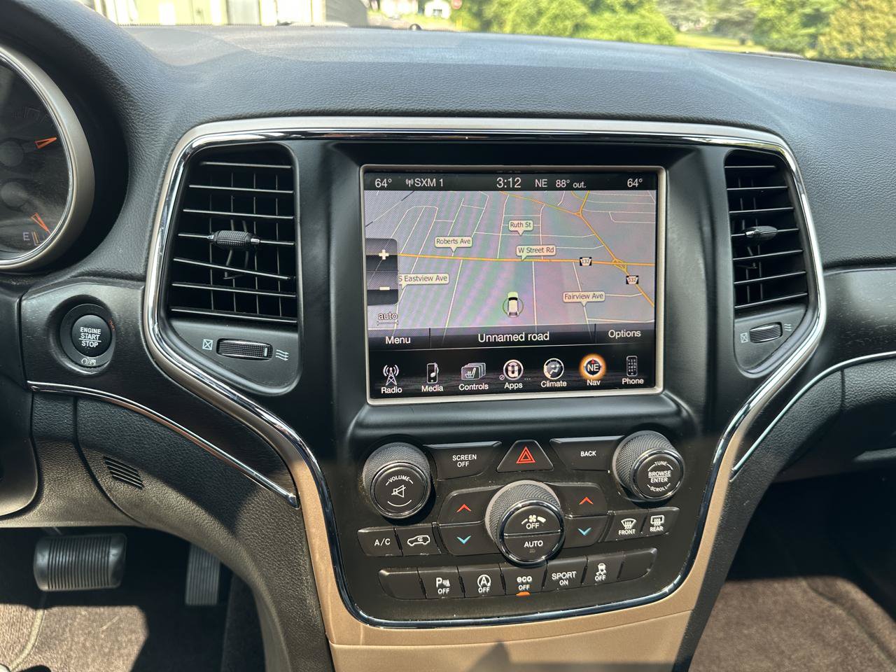 Used 2017 Jeep Grand Cherokee Limited AWD/4WD image 23