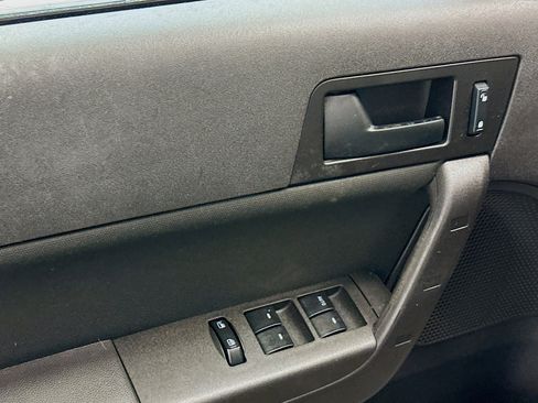 Used 2009 Ford Focus SE FWD image 15