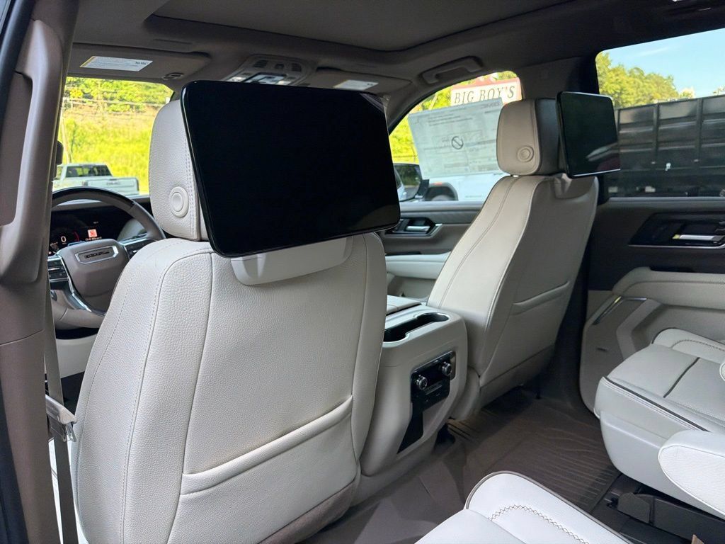 New 2026 GMC Yukon Denali w/ Denali Reserve Package AWD/4WD image 13