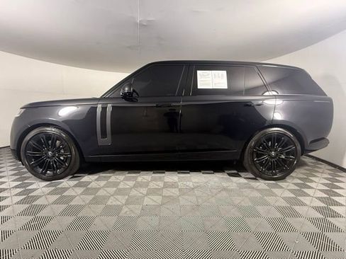 Used 2025 Land Rover Range Rover Long Wheelbase SE image 3
