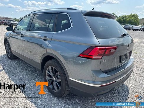 Used 2023 Volkswagen Tiguan SE w/ Panoramic Sunroof Package FWD image 3