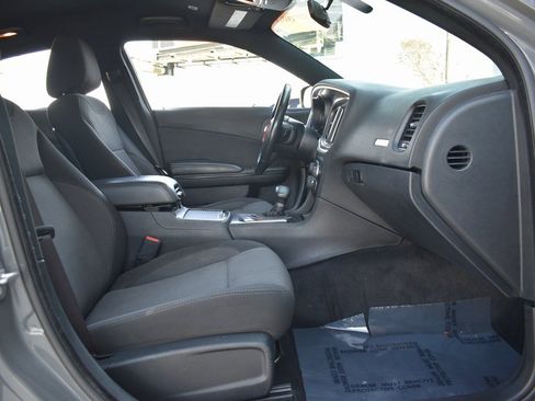 Used 2018 Dodge Charger SXT w/ Blacktop Package image 19