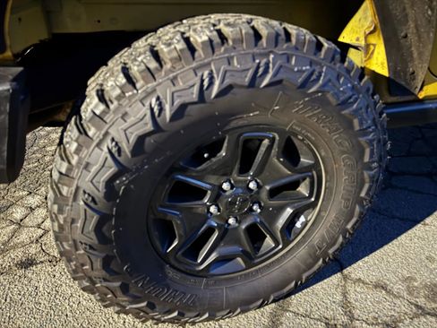 Used 2015 Jeep Wrangler Unlimited Sport image 12