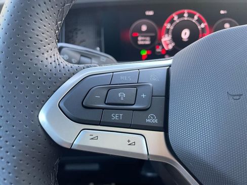 New 2026 Volkswagen Tiguan SE R-Line image 17