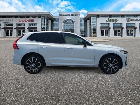 Used 2024 Volvo XC60 B5 Plus AWD/4WD image 9