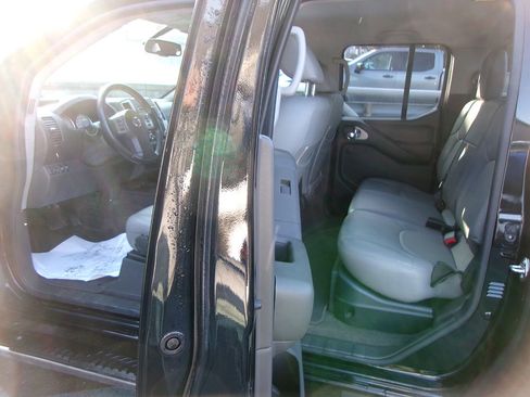 Used 2018 Nissan Frontier PRO-4X image 13