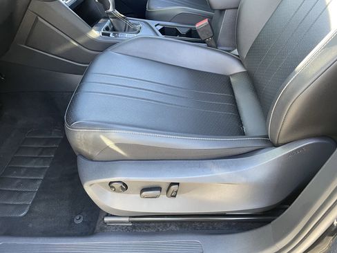 Certified 2024 Volkswagen Tiguan SE image 19