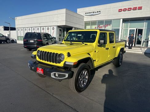 Certified 2024 Jeep Gladiator Sport image 3