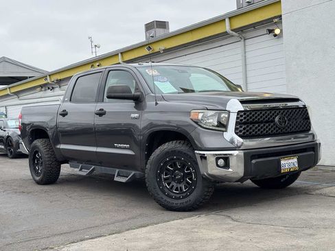Used 2018 Toyota Tundra SR5 w/ SR5 Upgrade Package RWD image 2