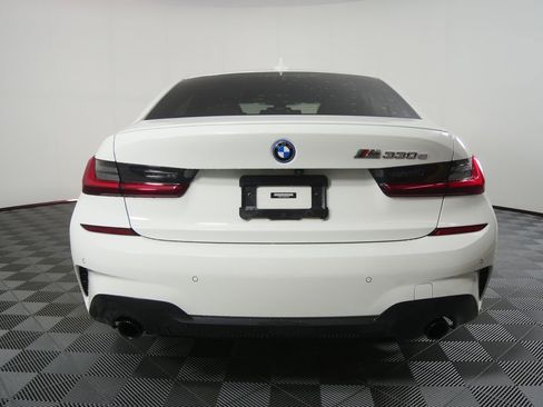 Used 2022 BMW 330e w/ M Sport Package RWD image 4