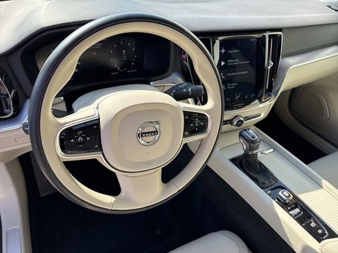 Used 2020 Volvo V60 T5 Cross Country image 23