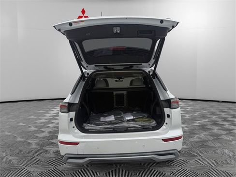 New 2026 Mitsubishi Outlander SE image 9