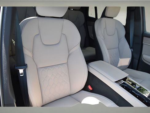 Certified 2025 Volvo XC90 T8 Plus w/ Protection Package Premier image 22