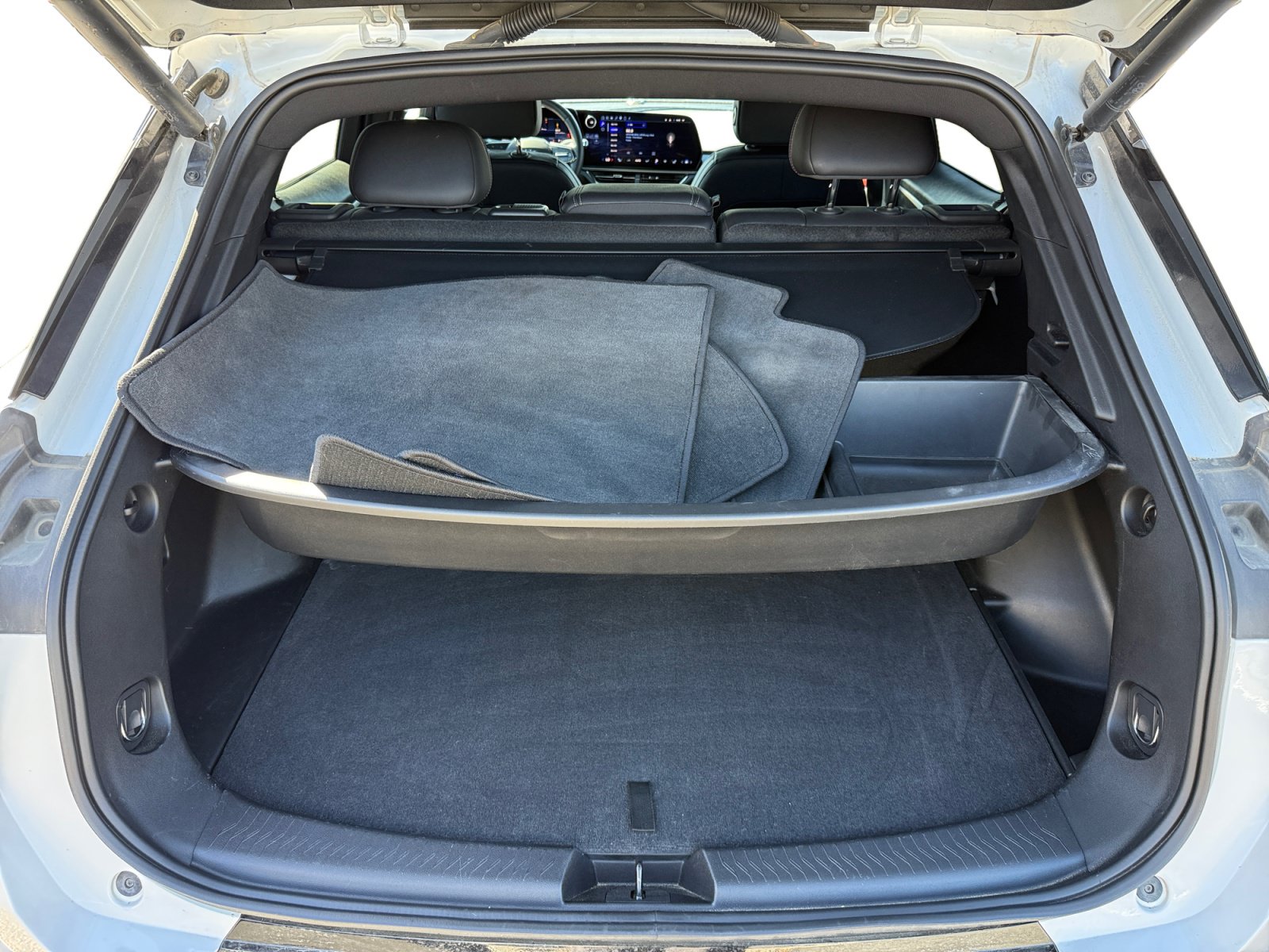 Used 2024 Chevrolet Equinox EV RS w/ LPO, Active Package FWD image 17