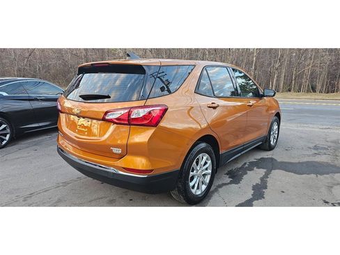 Used 2018 Chevrolet Equinox LS image 3