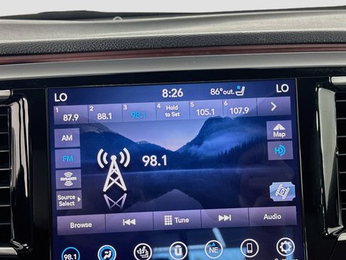 Used 2020 Chrysler Pacifica Limited w/ Tire & Wheel Group FWD image 21