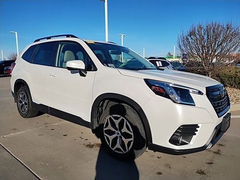 Certified 2023 Subaru Forester Premium image 4