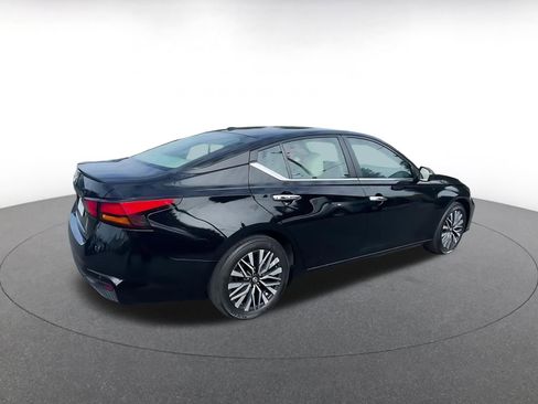 Used 2025 Nissan Altima 2.5 SV image 15