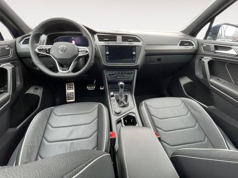 Used 2024 Volkswagen Tiguan SEL R-Line image 18
