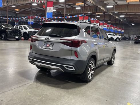 Used 2021 Kia Seltos SX w/ SX Sunroof Package AWD/4WD image 5