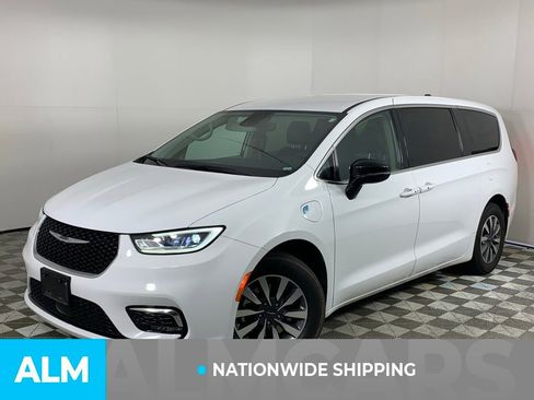 Used 2024 Chrysler Pacifica Select image 3