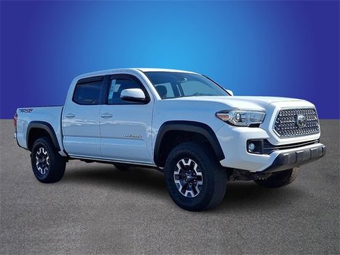 Used 2019 Toyota Tacoma TRD Off-Road image 3